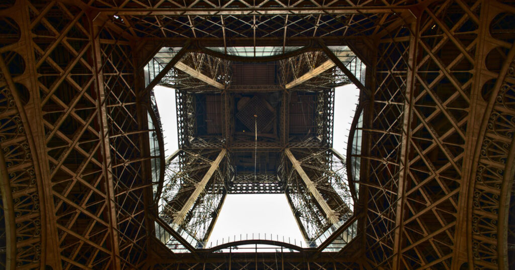 Framework – Eifel Tower Photo
